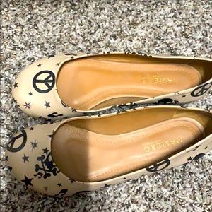 Size 5 flats